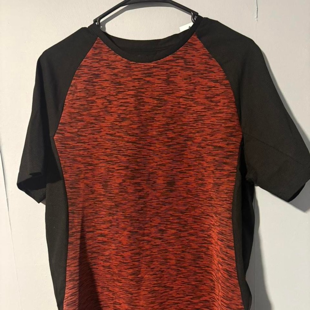 Red and black casual sportswear tee
